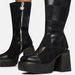 Delia’s Black Platform Boots